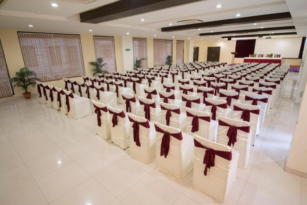 Grand Sarovar Portico, Latur Exterior photo