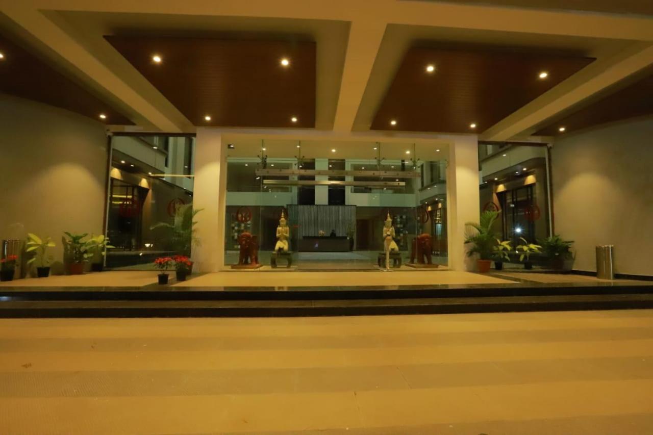 Grand Sarovar Portico, Latur Exterior photo